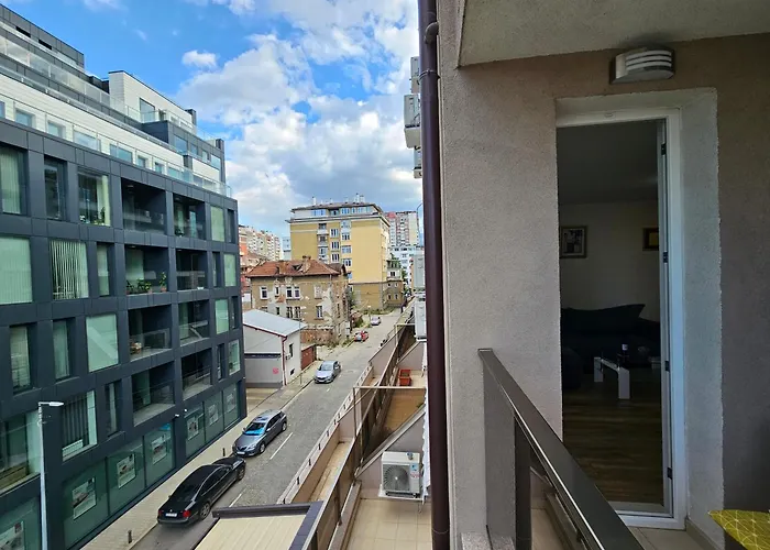 Brand New Apartment With Free Parking Near City Center