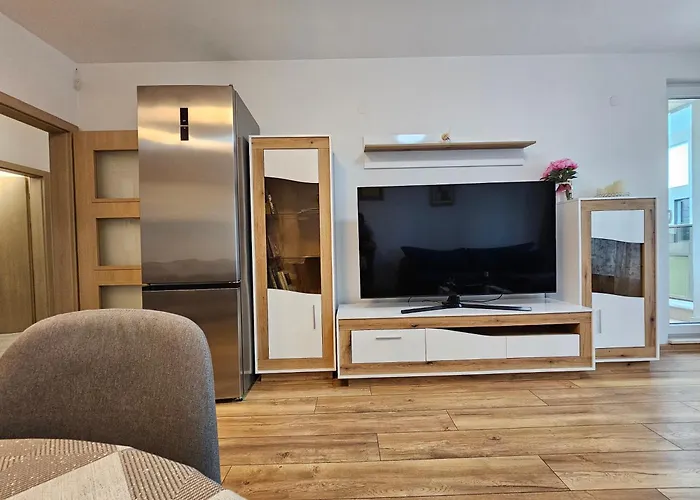 Brand New Apartment With Free Parking Near City Center