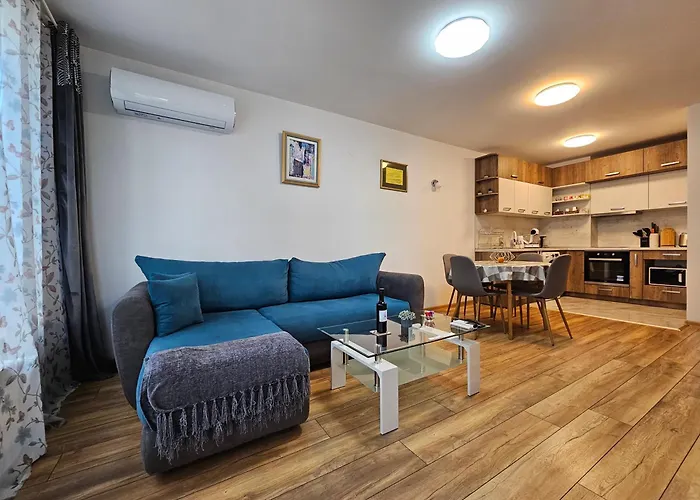 Brand New Apartment With Free Parking Near City Center