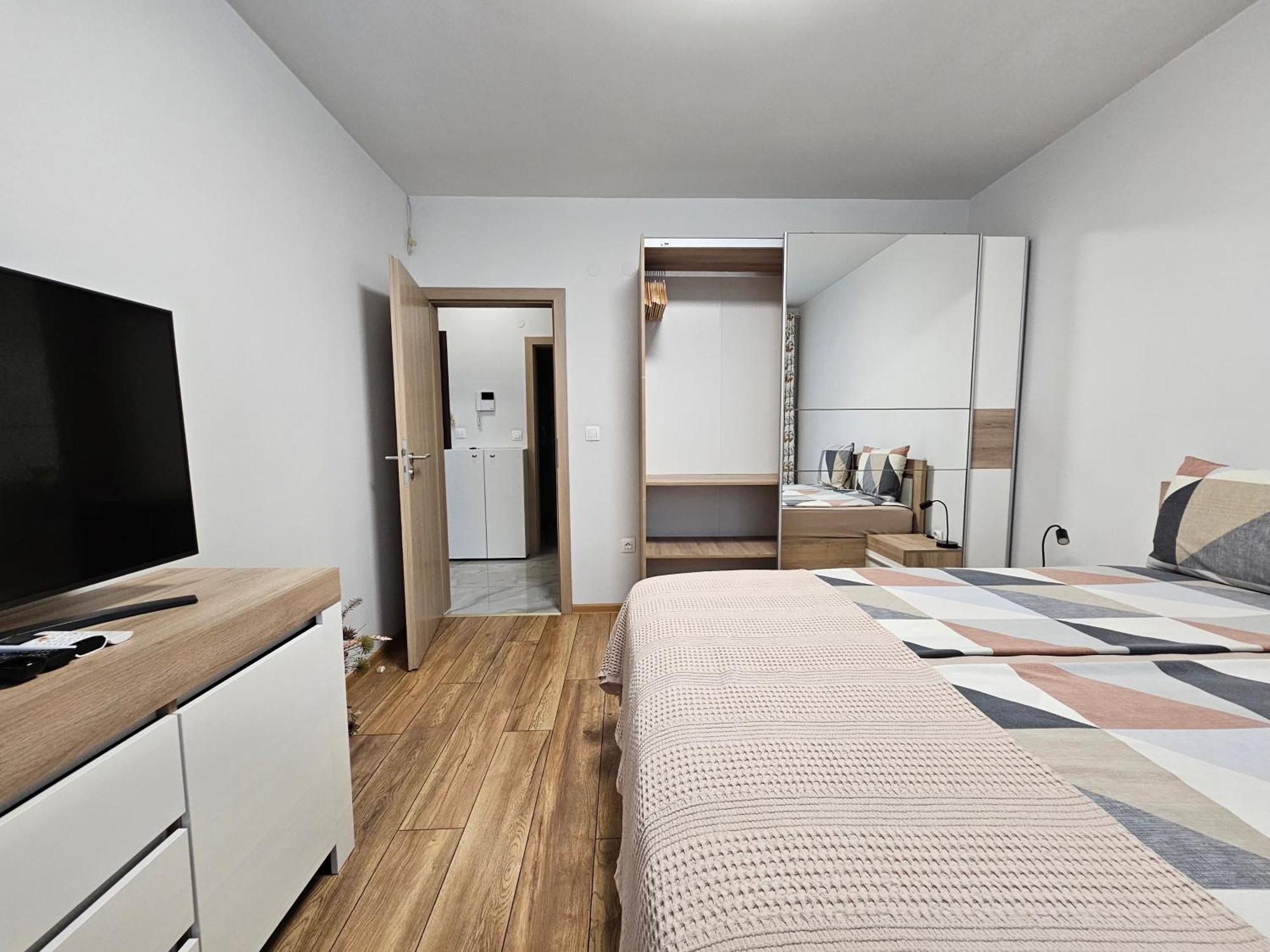 Brand New With Free Parking Near Center סופיה