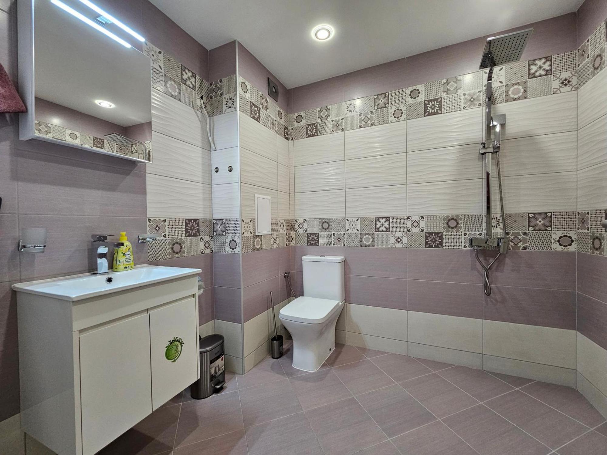 Brand New With Free Parking Near Center סופיה
